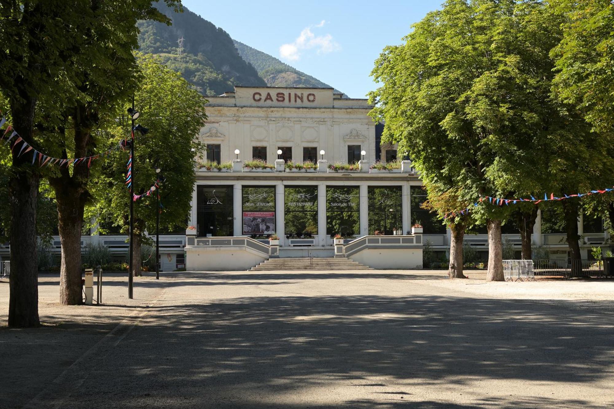 Le Clos Du Casino Bagnères-de-Luchon Extérieur photo